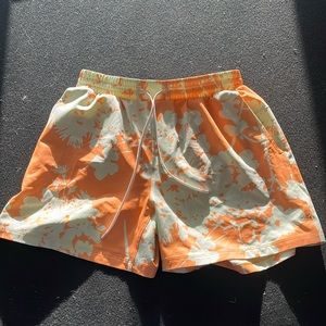 Re-selling these 5’ lulu lemon pool shorts